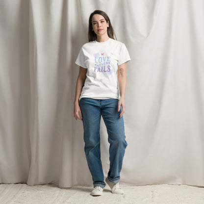 Love Never Fails | T-shirt